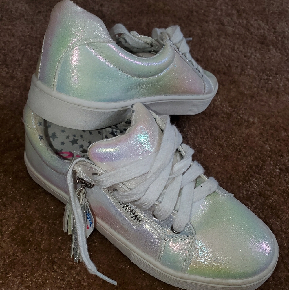 Girls tennis shoes